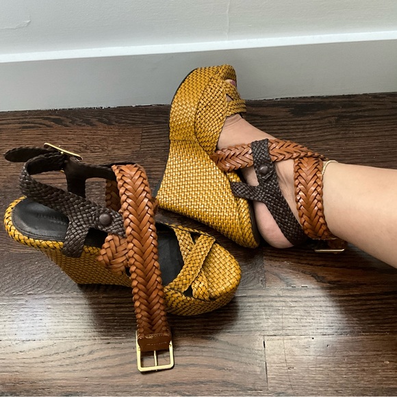 Authentic Burberry Porsum Wedge - Picture 2 of 4